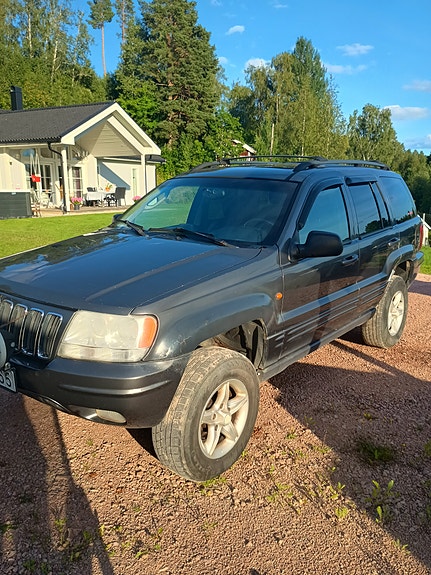 Jeep Grand Cherokee 2 of 7