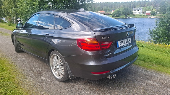 BMW 320d 2 of 8