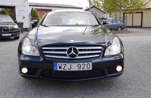 Mercedes-Benz CLS55 2 of 9