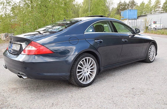 Mercedes-Benz CLS55 4 of 9