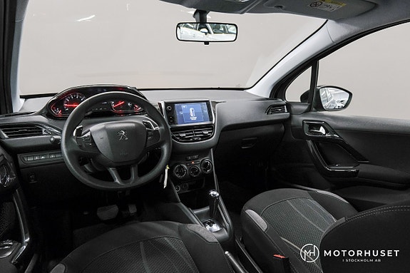 Peugeot 208 8 of 17