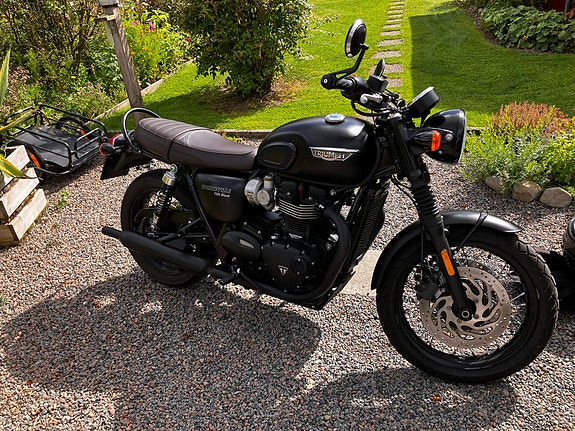 Triumph BONNEVILLE T120 BLACK 2 of 4