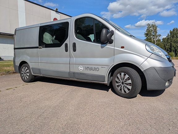 Opel Vivaro 2 of 11