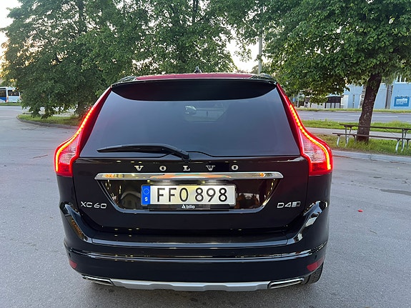 Volvo XC60 5 of 12