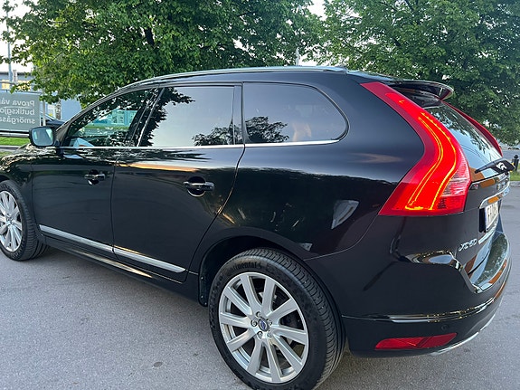 Volvo XC60 4 of 12