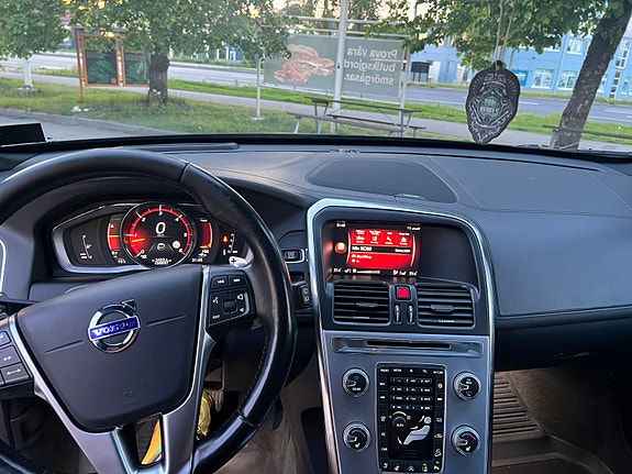 Volvo XC60 9 of 12
