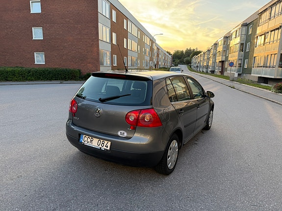 Volkswagen Golf V 4 of 5
