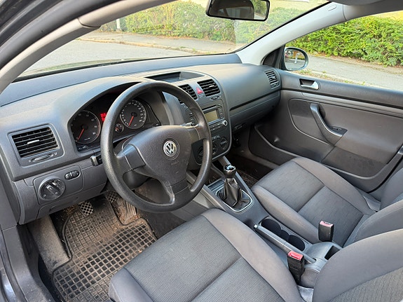Volkswagen Golf V 5 of 5