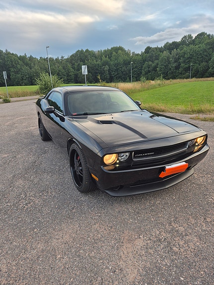 Dodge Challenger 3 of 11