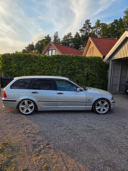 BMW 320d 3 of 9
