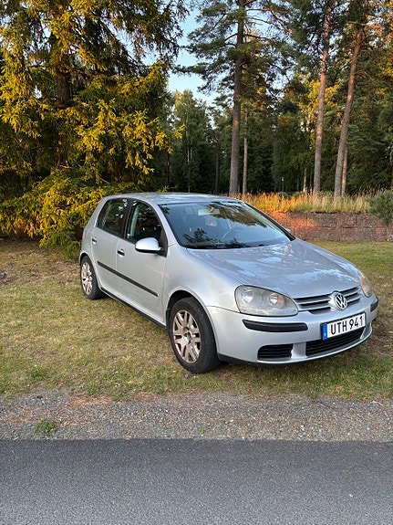 Volkswagen Golf V 2 of 5
