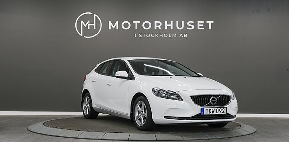 Volvo V40 3 of 17