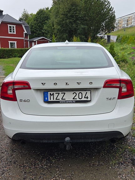 Volvo S60 2 of 7