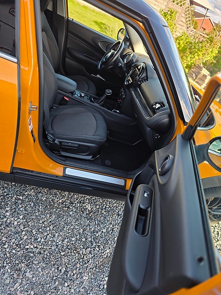 MINI Cooper 12 of 16