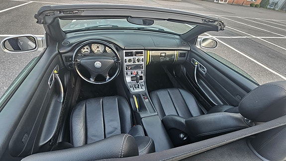 Mercedes-Benz SLK230 11 of 21