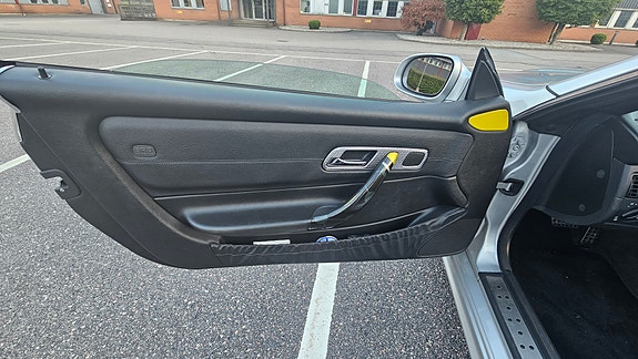 Mercedes-Benz SLK230 16 of 21