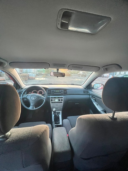 Toyota Corolla 2 of 8