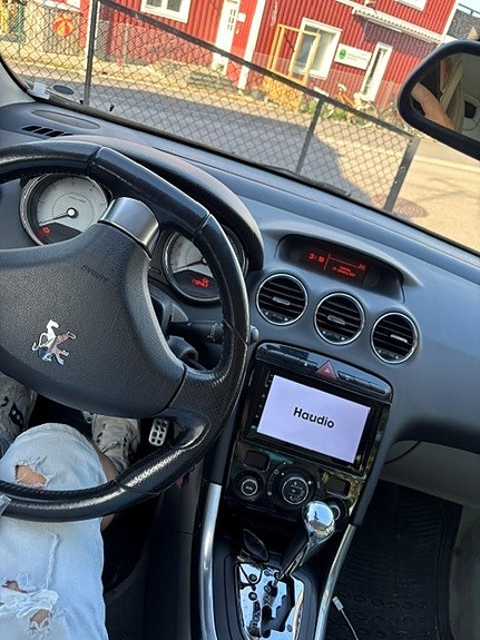 Peugeot 308 4 of 7