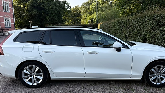 Volvo V60 2 of 14