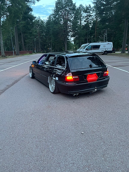BMW 320i 5 of 10