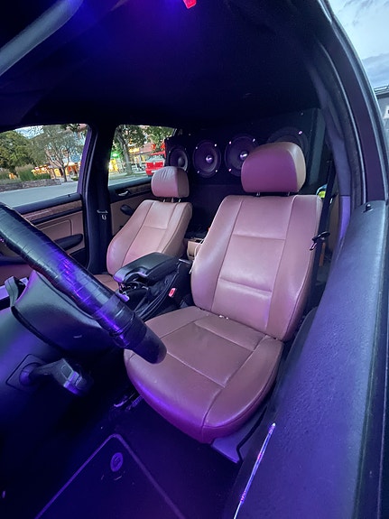 BMW 320i 6 of 10