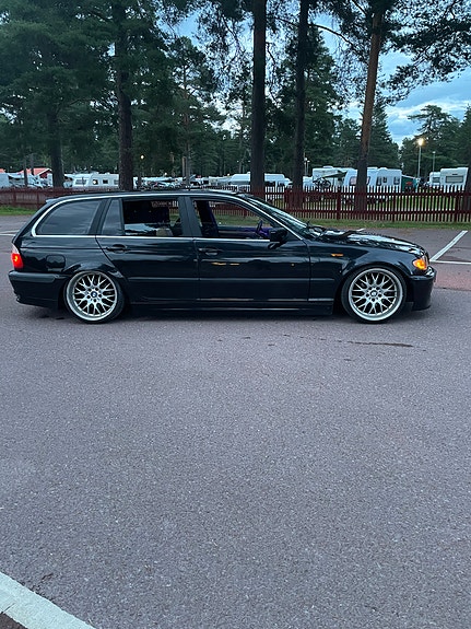 BMW 320i 4 of 10