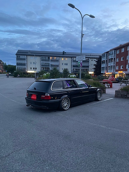 BMW 320i 10 of 10