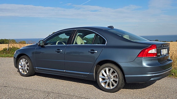 Volvo S80 2 of 4