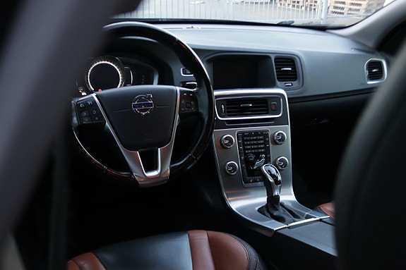 Volvo V60 Cross Country 13 of 21