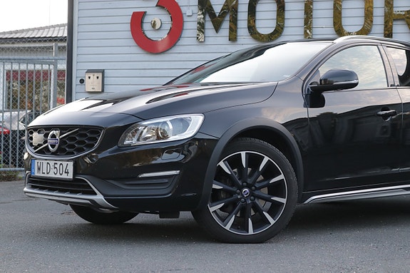Volvo V60 Cross Country 3 of 21