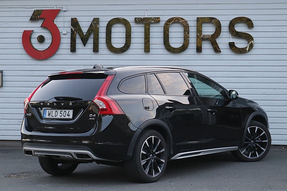 Volvo V60 Cross Country 7 of 21