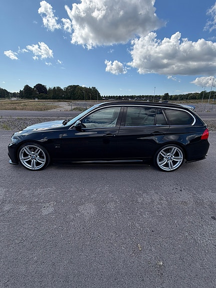 BMW 330d 4 of 16