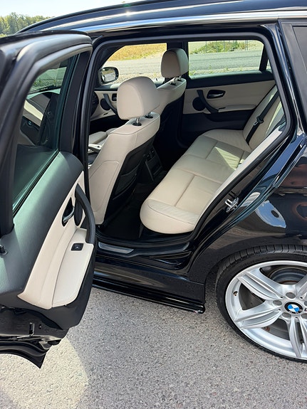 BMW 330d 13 of 16