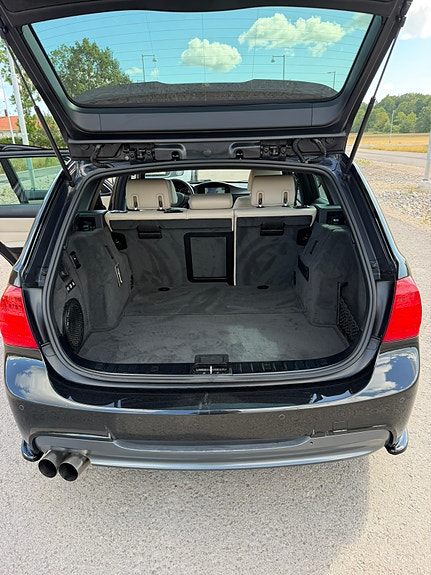 BMW 330d 14 of 16