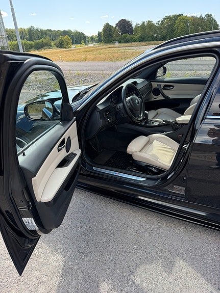 BMW 330d 12 of 16