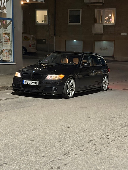 BMW 330d 4 of 5