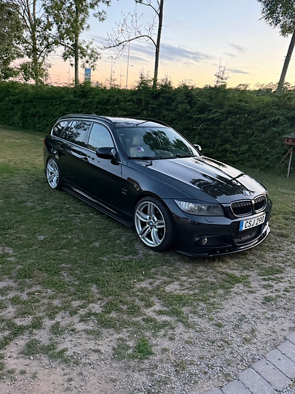 BMW 330d 2 of 5