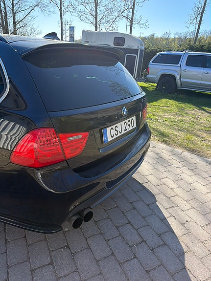 BMW 330d 3 of 5