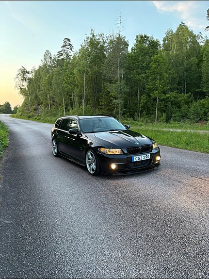 BMW 330d 2 of 6