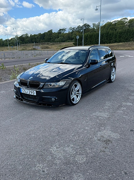 BMW 330d 2 of 16