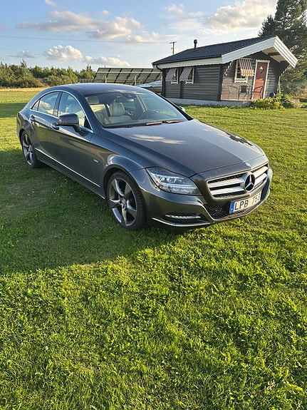 Mercedes-Benz CLS350 2 of 8