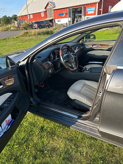 Mercedes-Benz CLS350 5 of 8