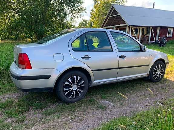 Volkswagen Bora 2 of 15