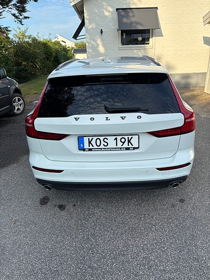 Volvo V60 2 of 10