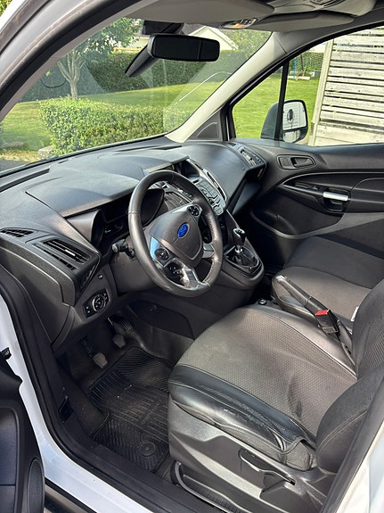 Ford Transit Connect 7 of 9