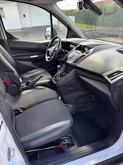 Ford Transit Connect 8 of 9