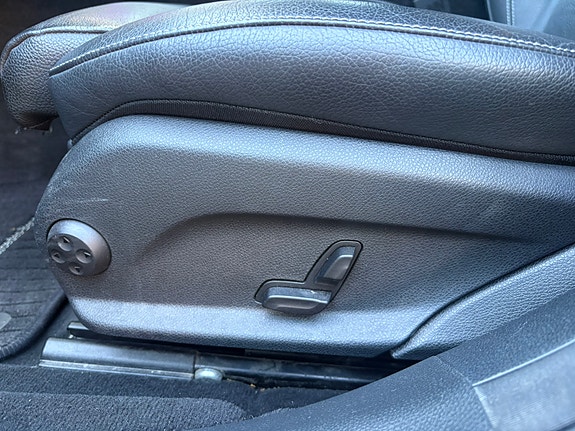 Mercedes-Benz E220 10 of 16