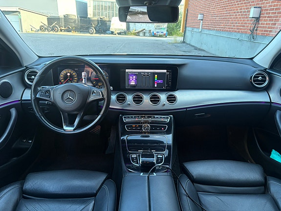 Mercedes-Benz E220 15 of 16