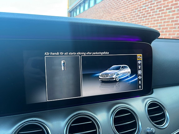 Mercedes-Benz E220 8 of 16