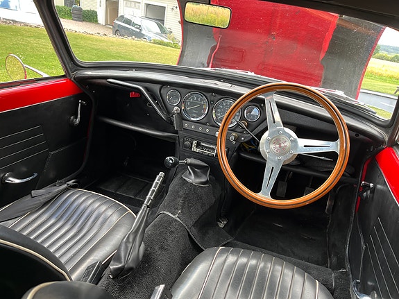 Triumph Spitfire 4 of 19